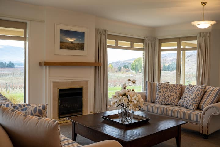 Arthur's House On Carrick Vineyard - Cromwell