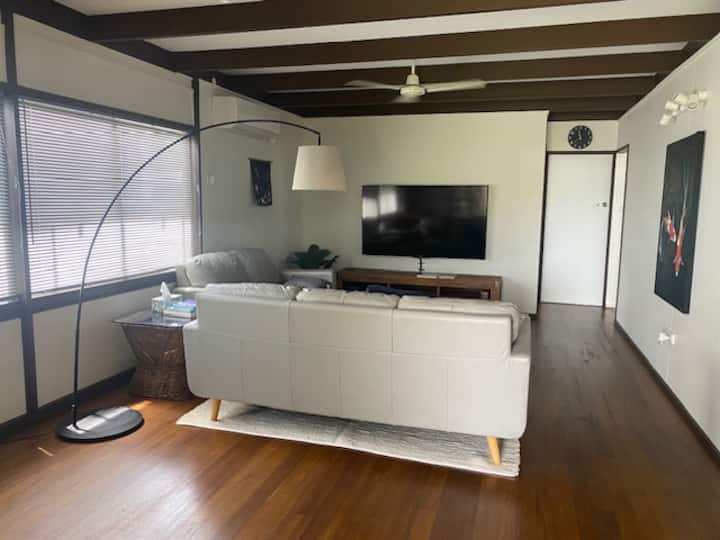 Relaxed 2 Bedroom Low Set House Near Beach - Cairns