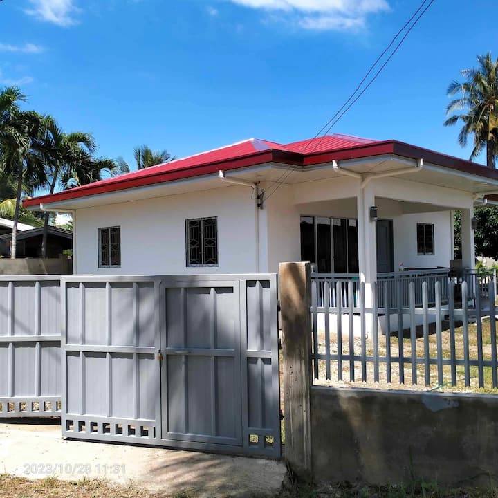Maison neuve entièrement meublée avec 1 chambre. Maisons à louer à Moalboal, Visayas centrales