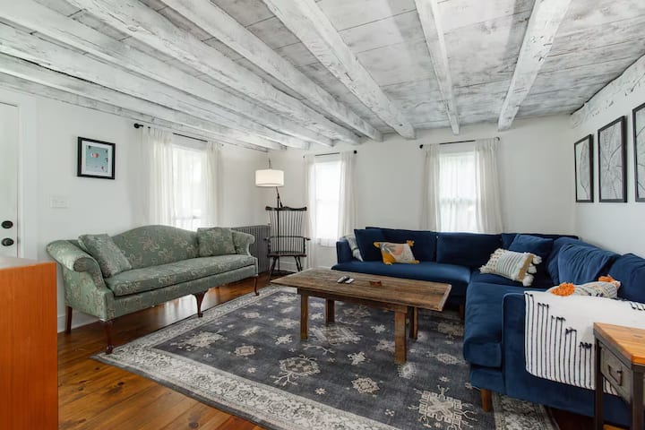 Farmhouse Compound - 4 Season Swim Spa & Cinema - Millbrook, NY