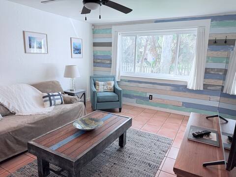 Top performing Airbnb: *Dog-Friendly/Walk to beach - 2 bed/1 bath in Ormond By The Sea