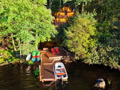 5-Tier Lakefront | Hot Tub | Kayaks & Motorboat