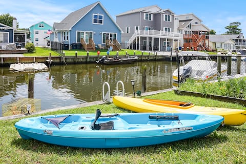Waterfront, Bring your own boat! Huge canal home.