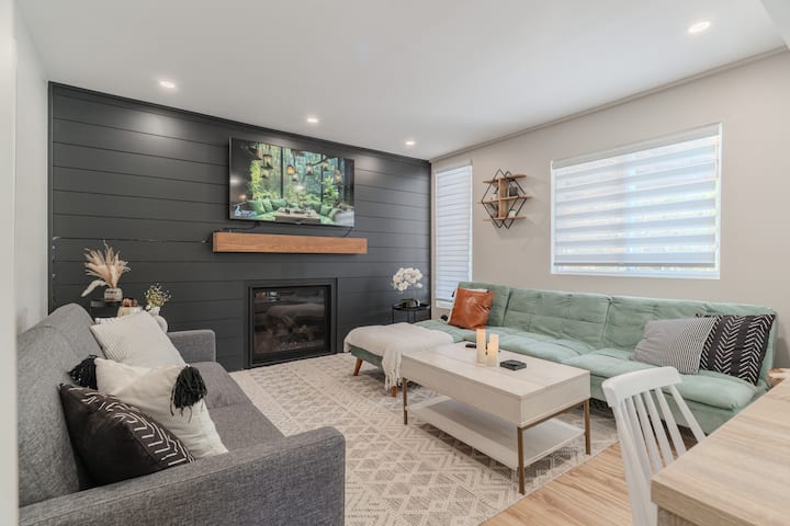 Modern Cottage W/ Hot Tub, 2m Walk To The Beach - Wasaga Beach