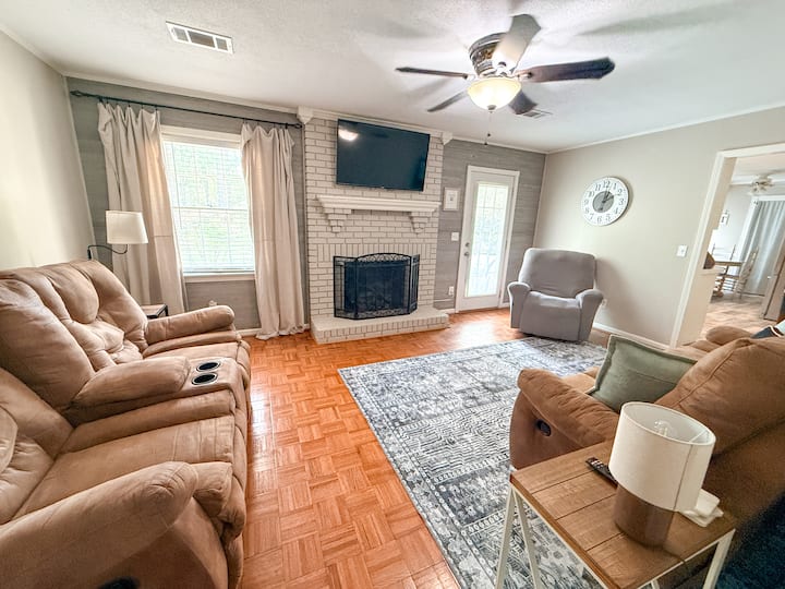 Game Day House 4 Miles From Bryant Denny Stadium - Tuscaloosa, AL