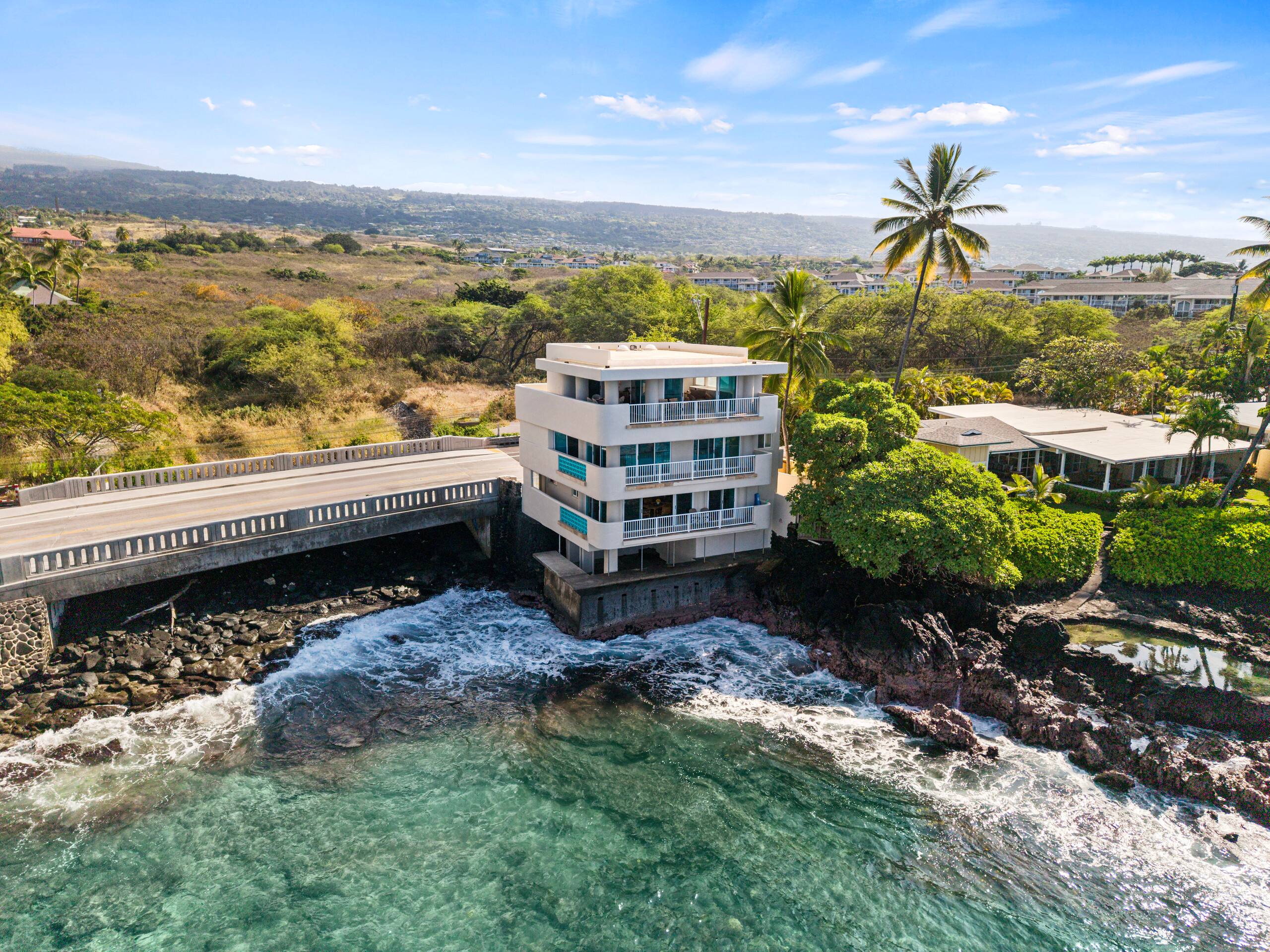 Home in Kailua-Kona · ★4.89 · 4 bedrooms · 4 beds · 4 baths - Image 2