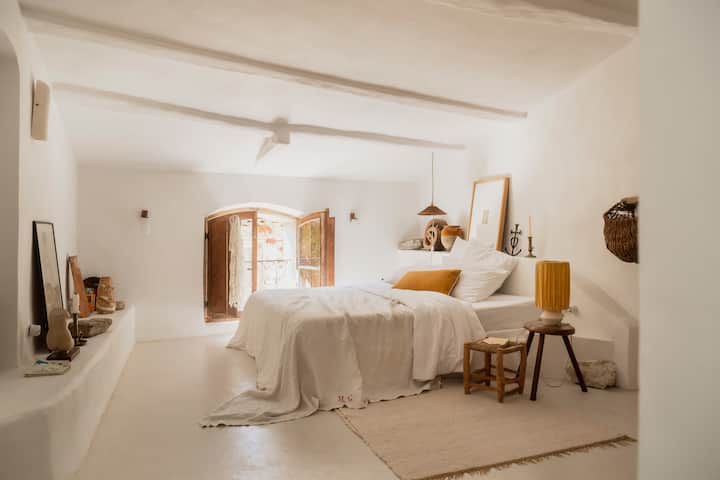 Atelier De Charme Sous Les Toits En Provence - Rustrel