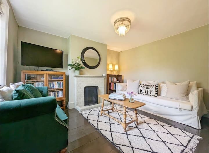 Moonlight Cottage, Grade Ll Listed. Boutique Charm - Midhurst