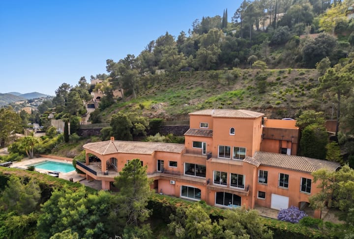 Breathtaking Panoramic Views Over Théoule - Agay