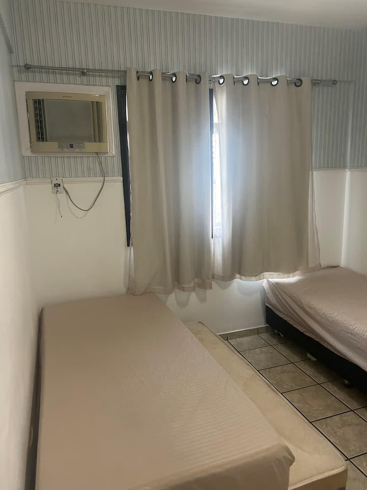 Jednolôžková izba, 3 lôžka , vzduch , bez kúpeľne , je na prvom poschodí