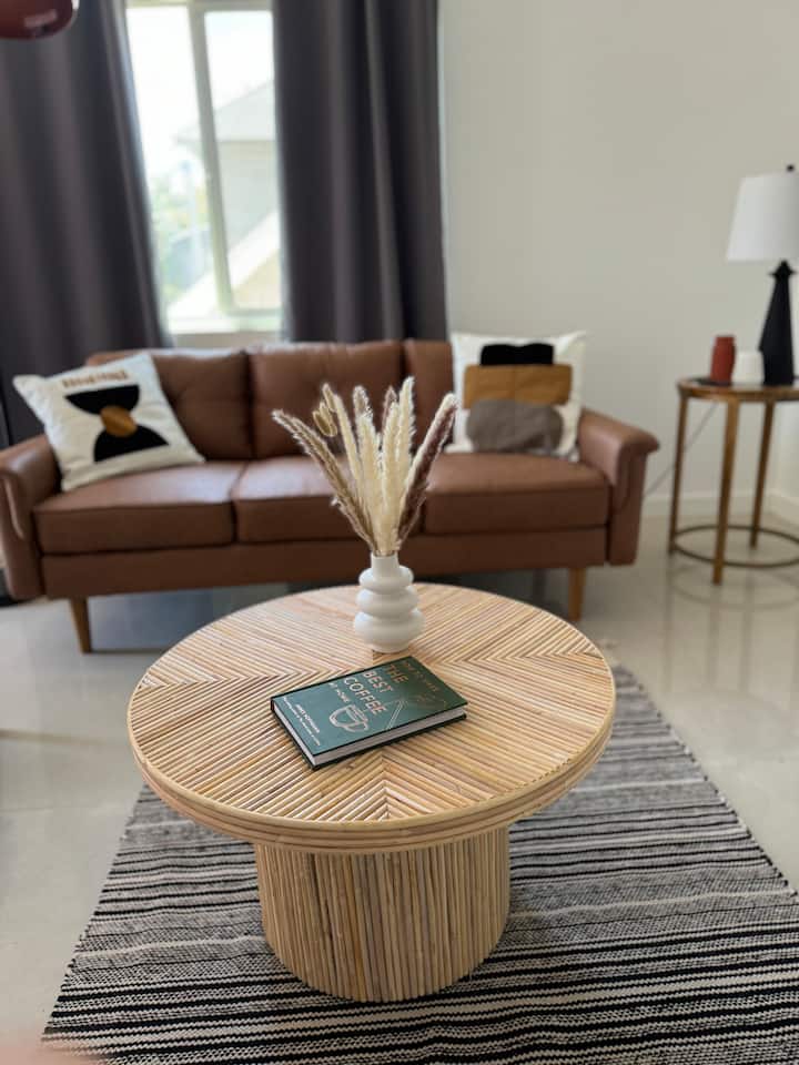 1 Bedroom Apartment In Central La + Parking - Los Angeles, CA