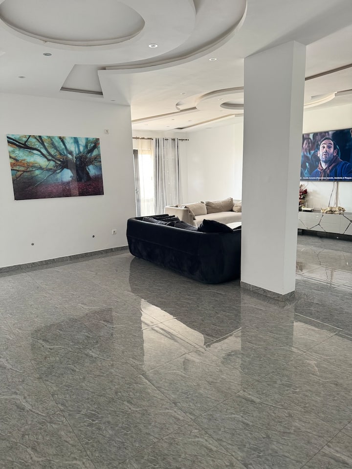 Appartement De Luxe Spacieux Meublé à Dakar - Dakar