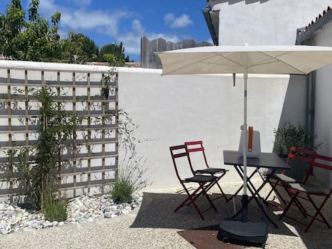 Top Airbnb: 200 m from the beach - Comfortable studio in Le Bois Plage En Ré
