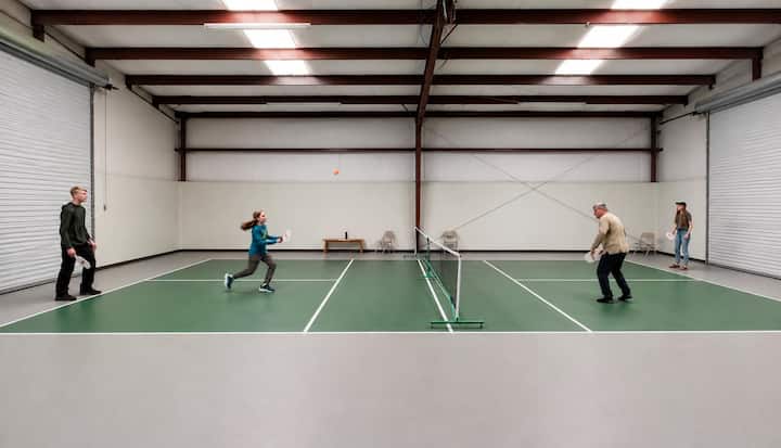 5BR Yosemite Lodge | Hot Tub, Pickleball & EV - Houses for Rent in
