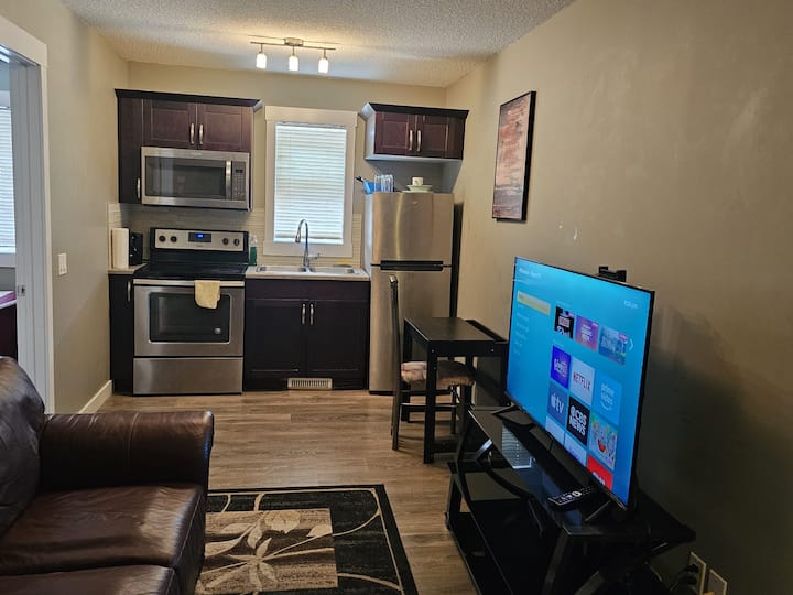 Entire One Bedroom Suite With Separate Entrance - Edmonton, Canada