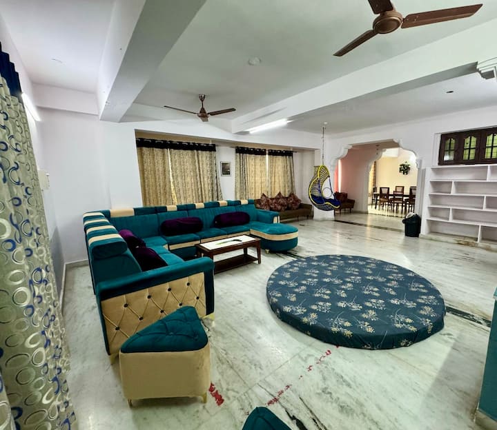 Spacious 4-bedroom Apt Ideal For Small Gatherings - Hyderabad