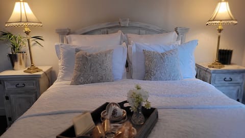 The Snug with luxury Hot Tub