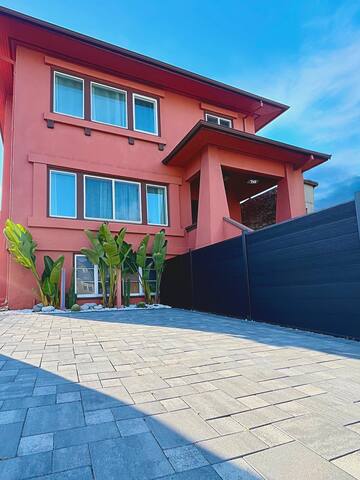 Modern Comfort Near Lake Merritt & Oakland’s Best