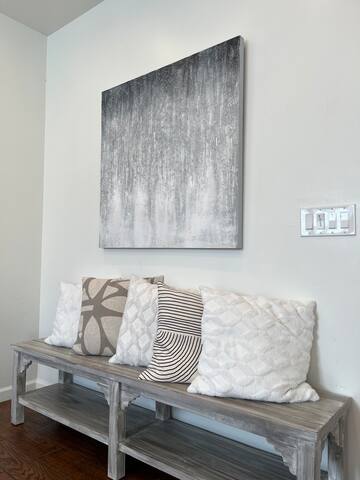 Modern Comfort Near Lake Merritt & Oakland’s Best gallery image 4