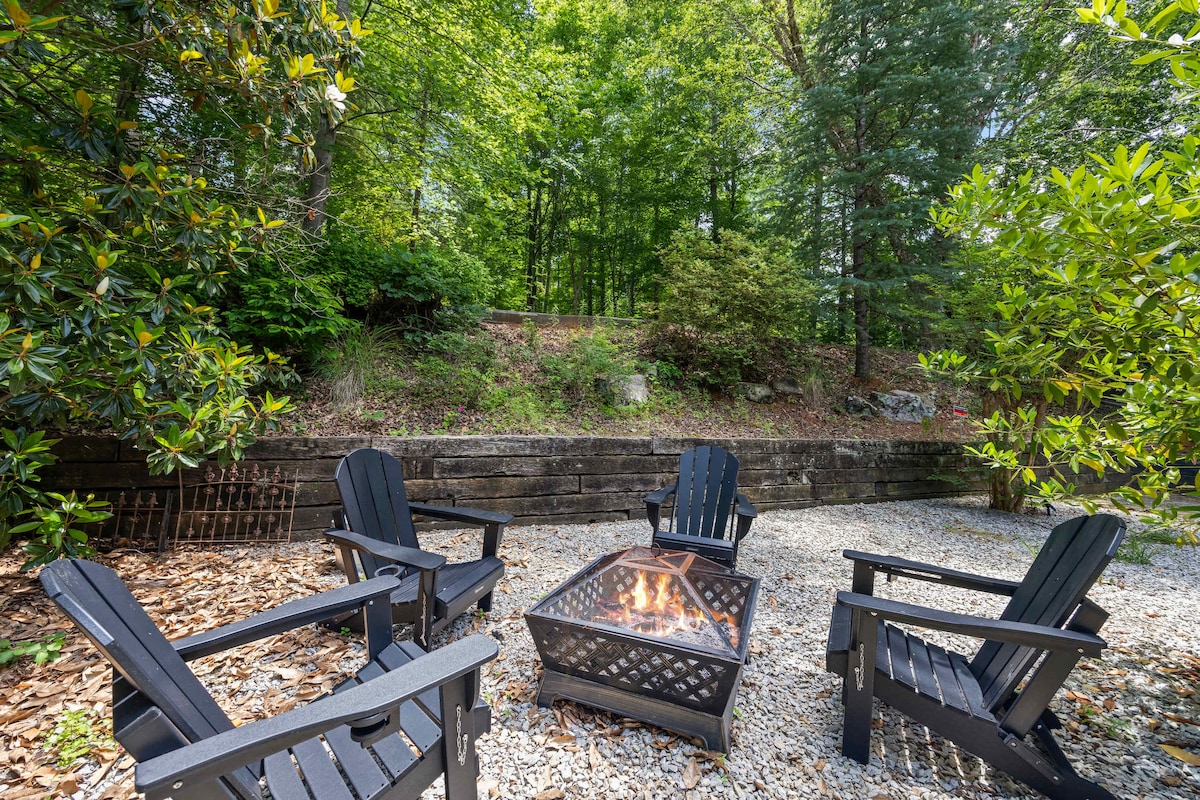 The Horseshoe Bend Lake House - Cabins for Rent in Westminster