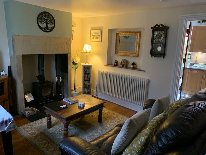Grade Ii Listed Holiday Cottage With Log Burner - Staffordshire