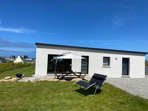 Popular Airbnb listing: Single-story house 500 m from the beach and the GR34 in Ploudalmézeau