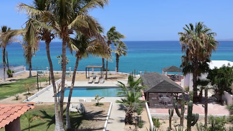 Beachfront 6-BR Family Villa, Sea View and Pool