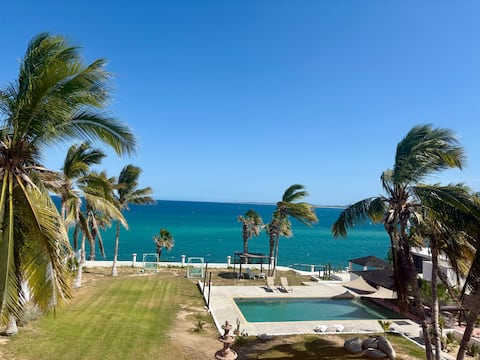 6BR Waterfront Villa, Pool & Direct Beach Access