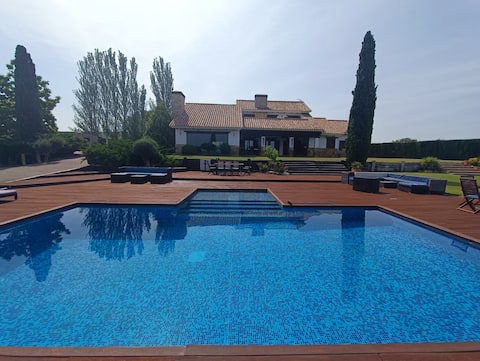 Luxury Villa with a Pool. Requena.