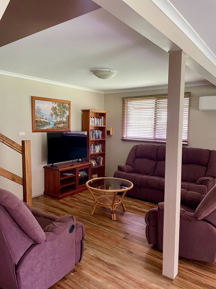 Cedar Creek Retreat "Cedar View Cottage" - Kendall
