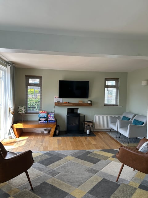 Top Airbnb: 4BR Pet-Friendly House nr Beach w/Garden & Parking in Combe Martin