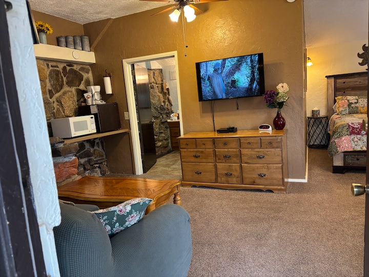 Spacious Garden Room With Mature Trees, Near City - Cedar City, UT