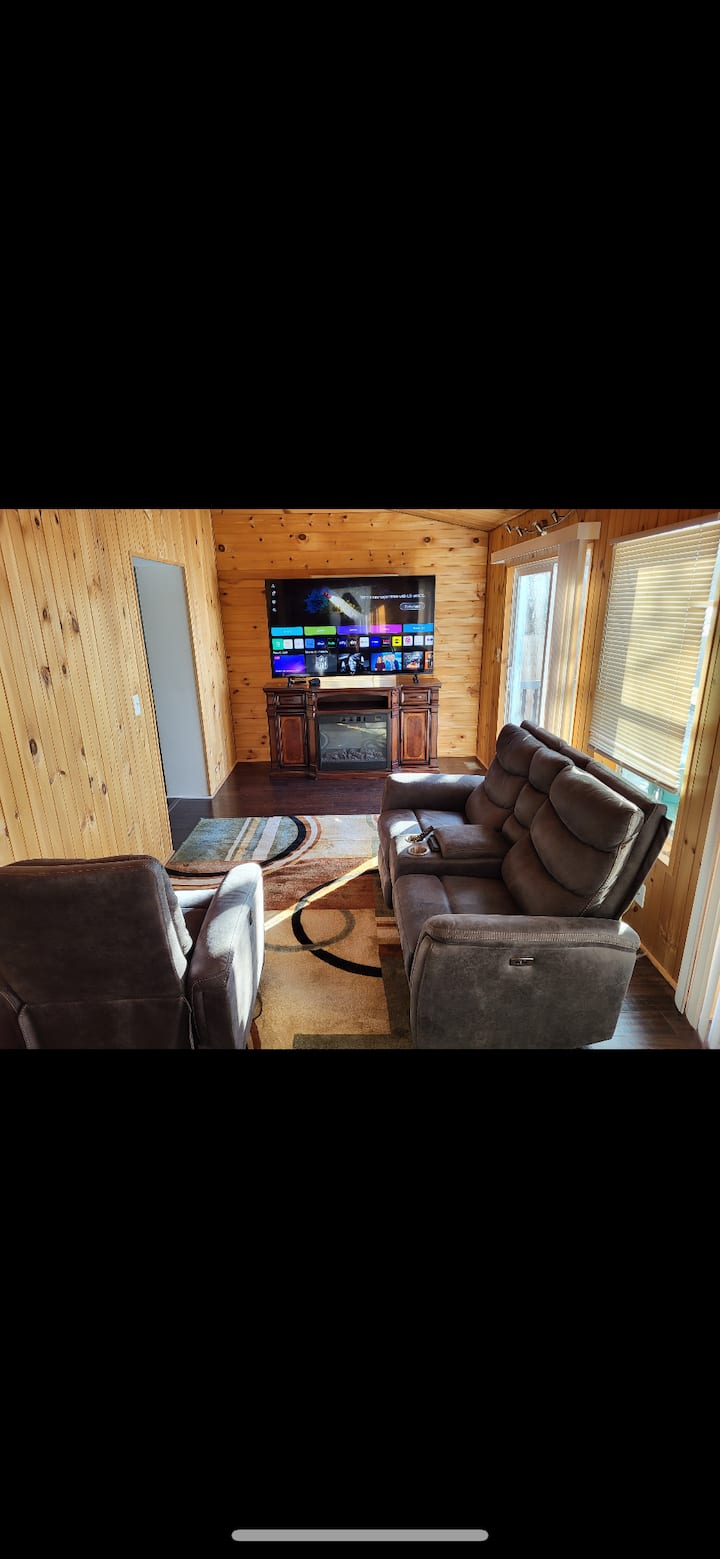 Spacious Waterfront Near City - Essex, MD