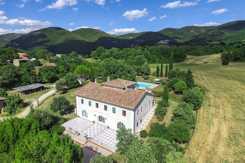 Tenuta Astolfi 12+3, Emma Villa