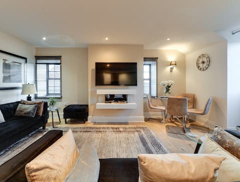 Top performing Airbnb: Wigan Central Park Apartment | 5 Guests | Parking in Wigan