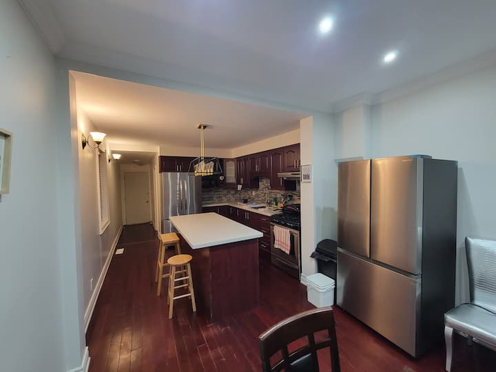 13 Bed For Large Group Celebration Event & Trips - Toronto