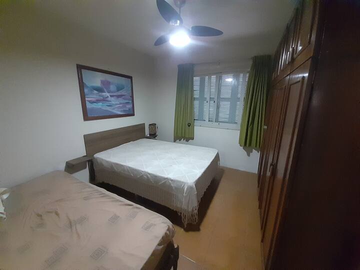 غرفة 2. صندوق سرير مزدوج + سرير فردي 