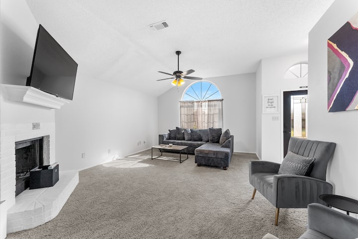Premium 3 Bedroom Home. - Arlington, TX