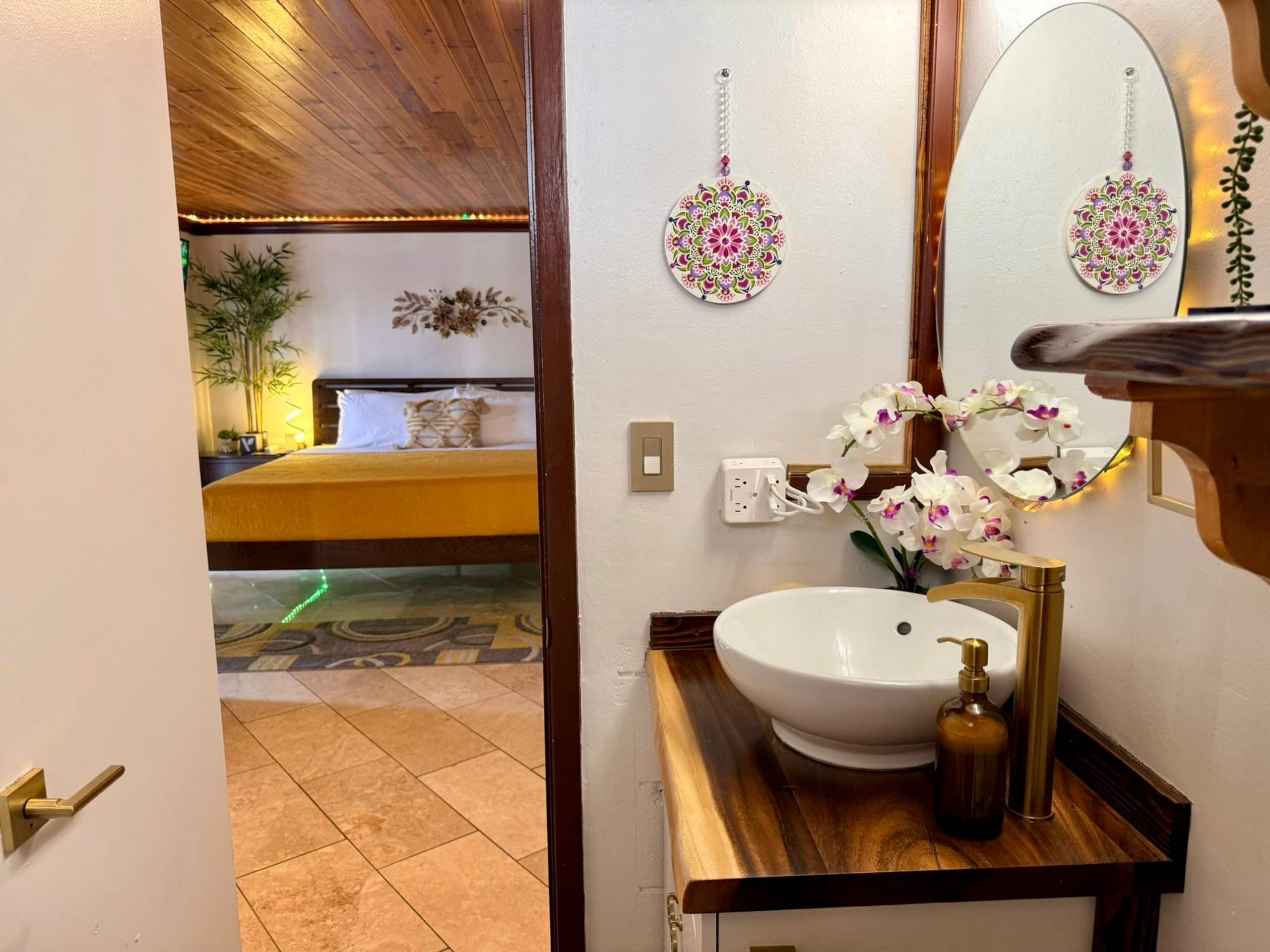 Condo in Honolulu · ★4.84 · 1 bedroom · 1 bed · 1 private bath - Image 13
