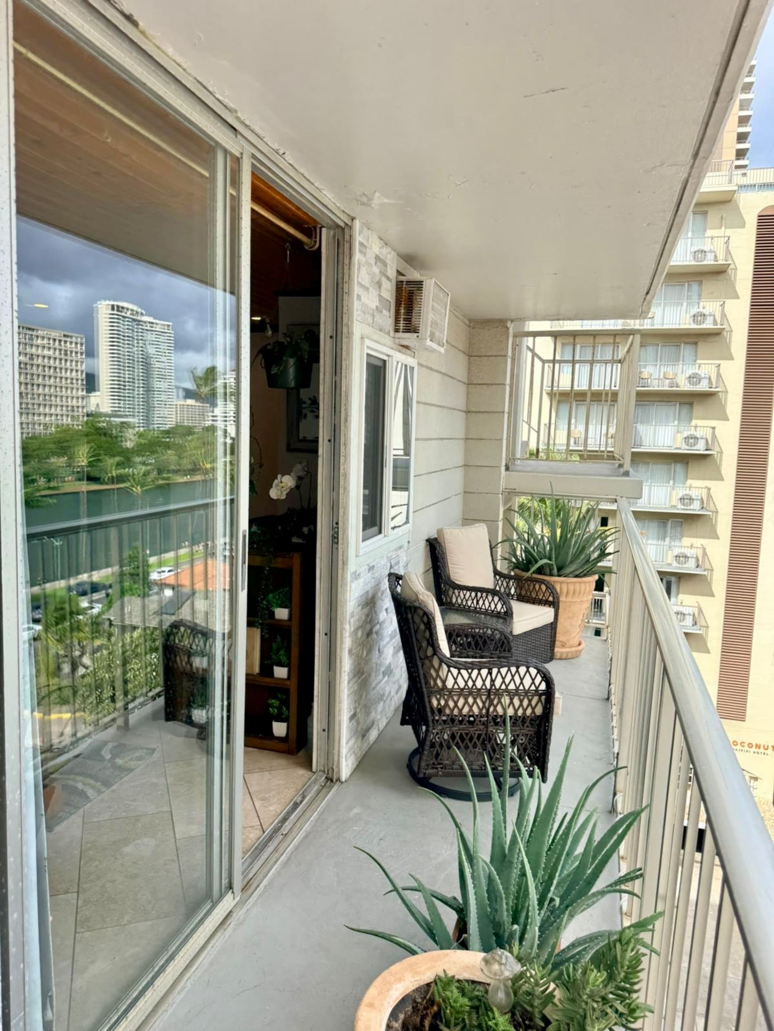 Condo in Honolulu · ★4.84 · 1 bedroom · 1 bed · 1 private bath - Image 20