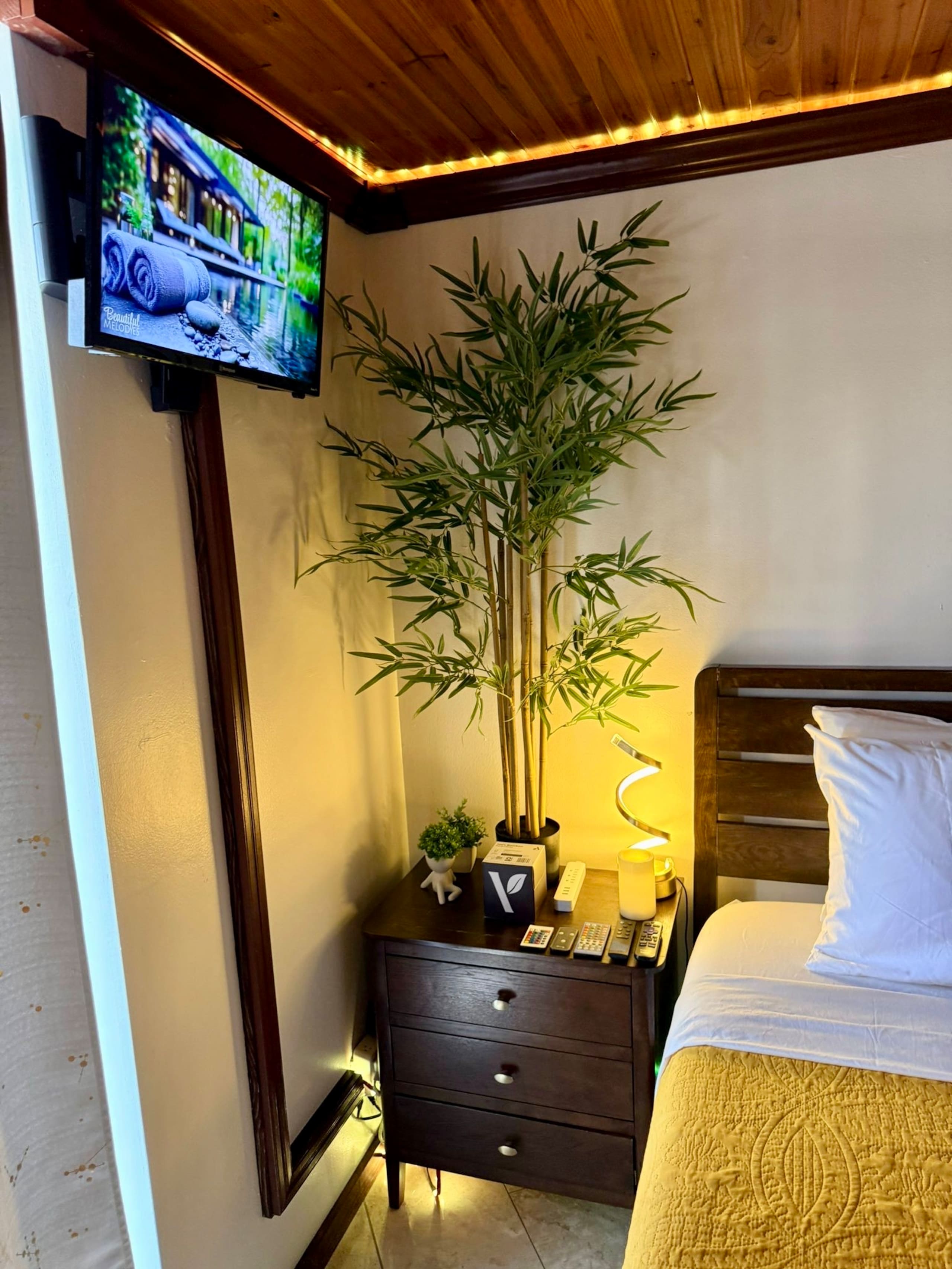 Condo in Honolulu · ★4.84 · 1 bedroom · 1 bed · 1 private bath - Image 11