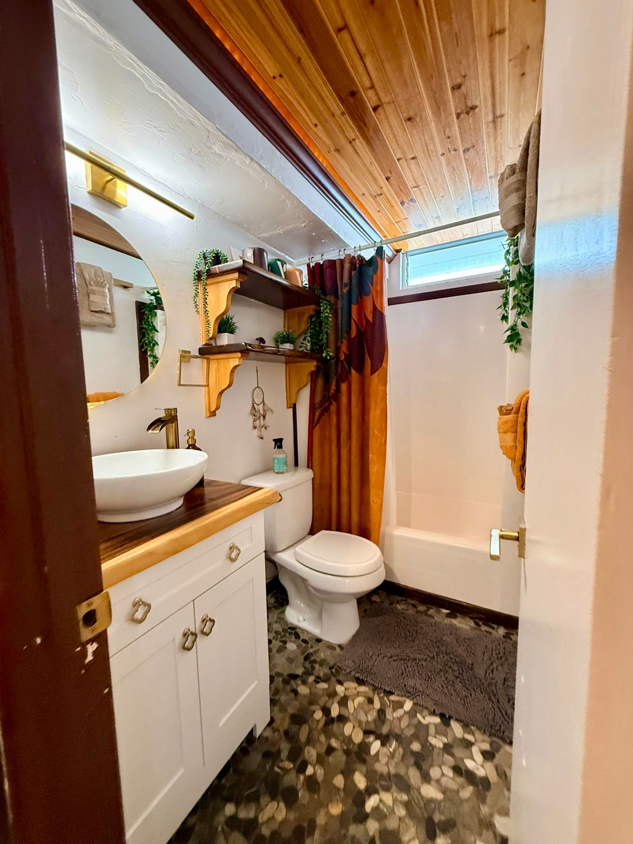 Condo in Honolulu · ★4.84 · 1 bedroom · 1 bed · 1 private bath - Image 16