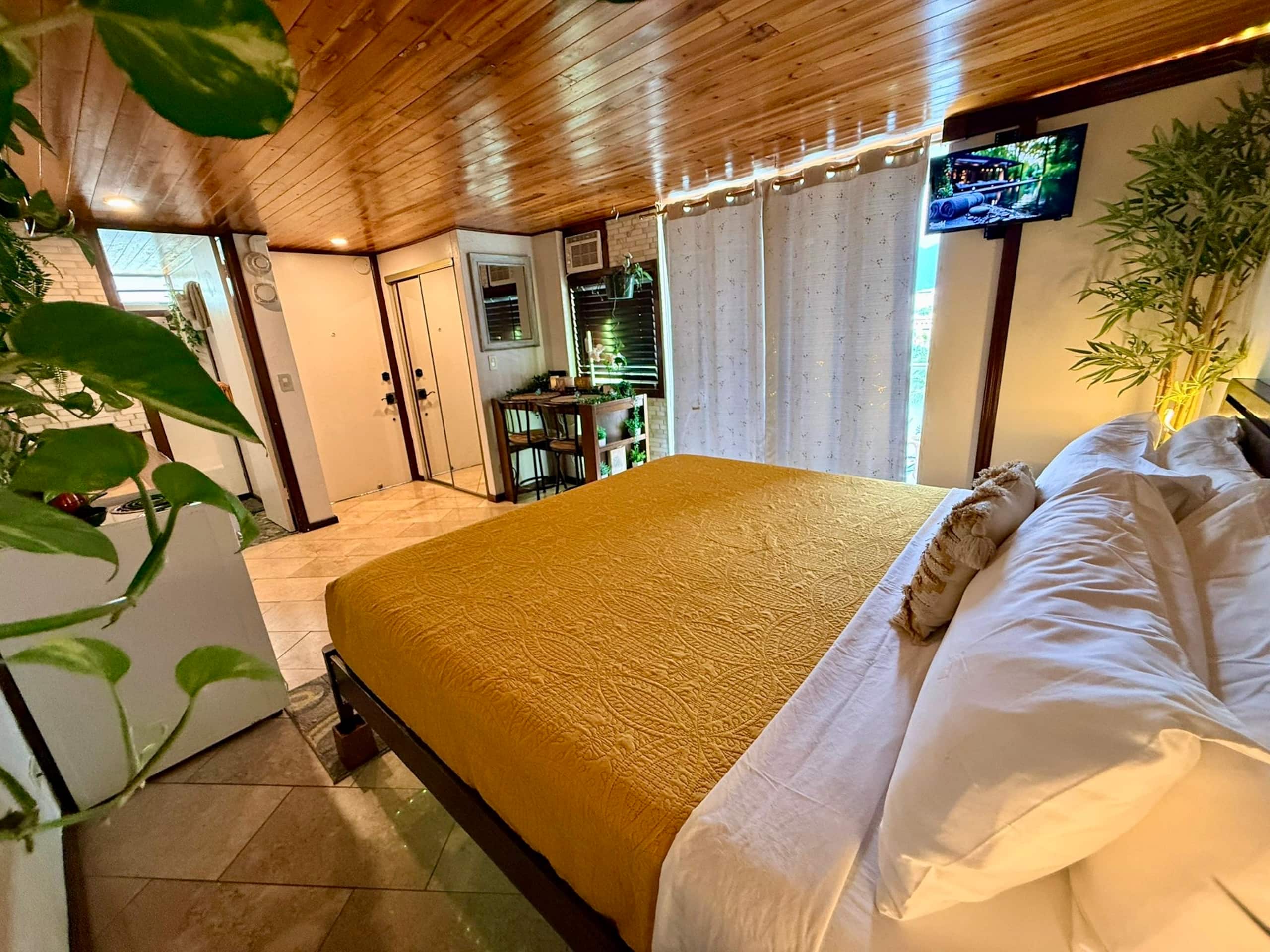 Condo in Honolulu · ★4.84 · 1 bedroom · 1 bed · 1 private bath - Image 9