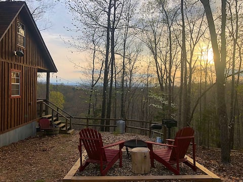 Red Bluff Cabin - Stunning Sunsets, Pet Friendly