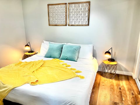 Luxe Hideaway: BBQ, Patio, Wineries, 20 min Beach