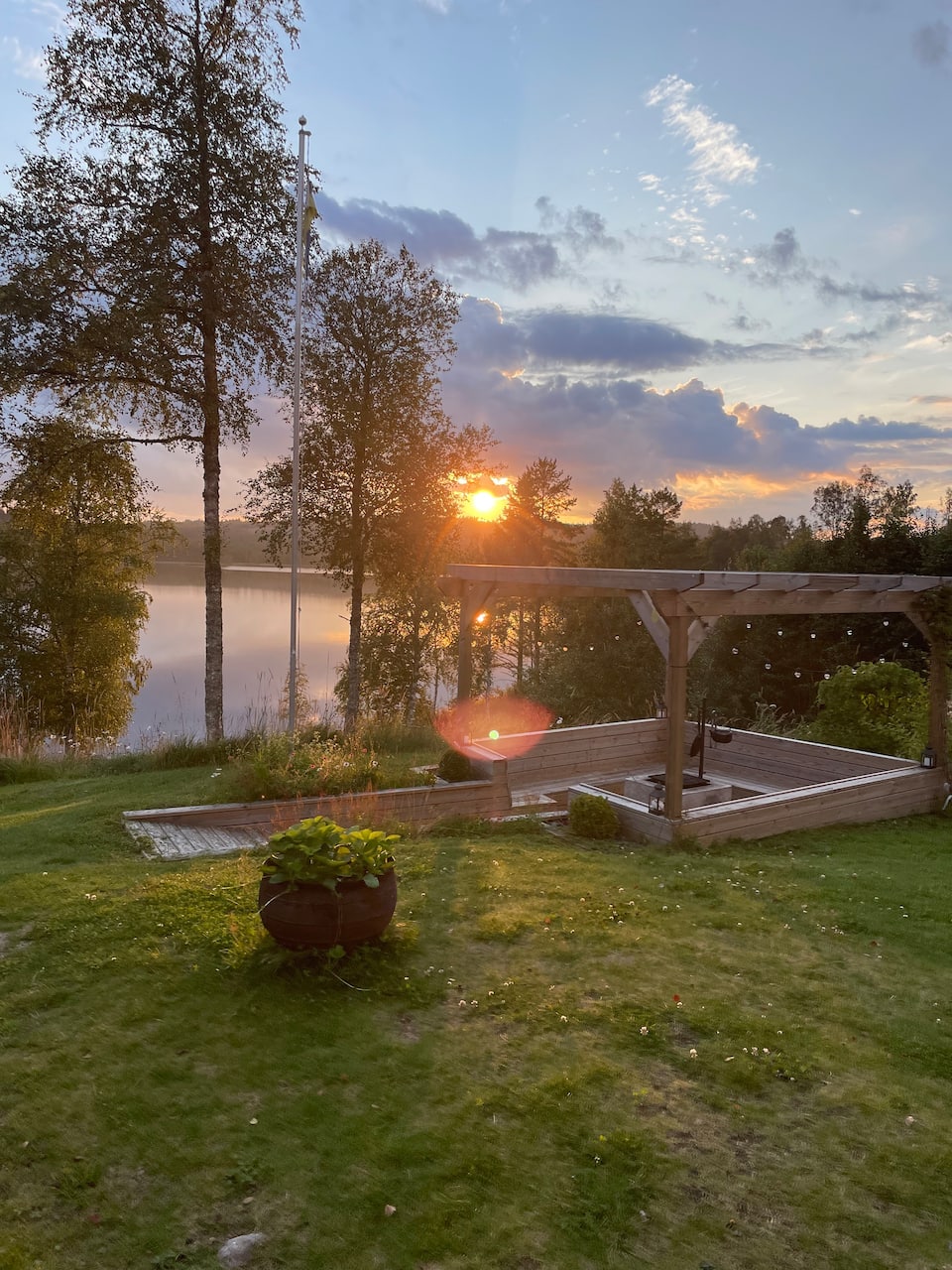 A lakeside cottage up a forest track, Arnsjön, Sweden, photo 8 of 10