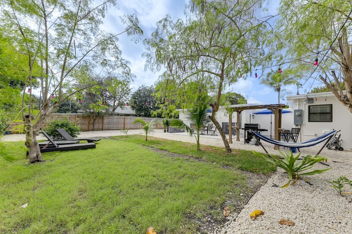 Pompano Beach Multi-gen Home | Huge Yard & Parking - Pompano Beach, FL