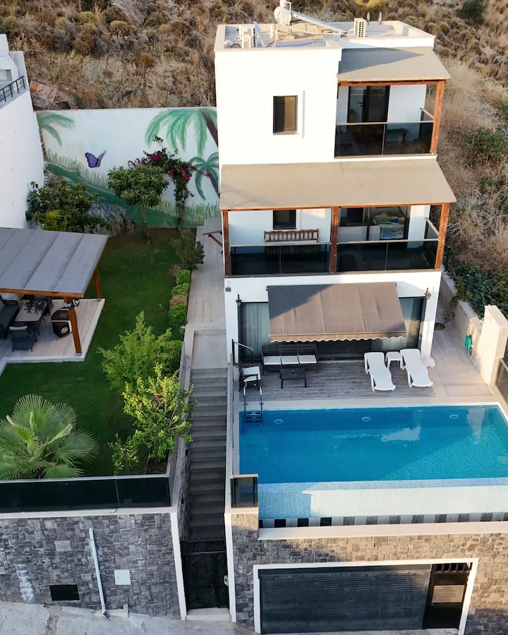Muğla Bodrumda Deniz Manzaralı Villa - Gümüşlük