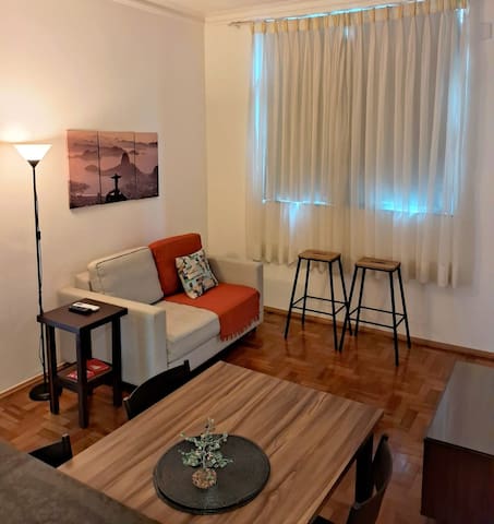 Copacabana-Posto 6, 2 minutos até a praia.