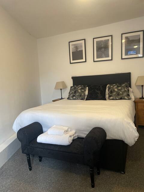 The Crown Inn, Room 2